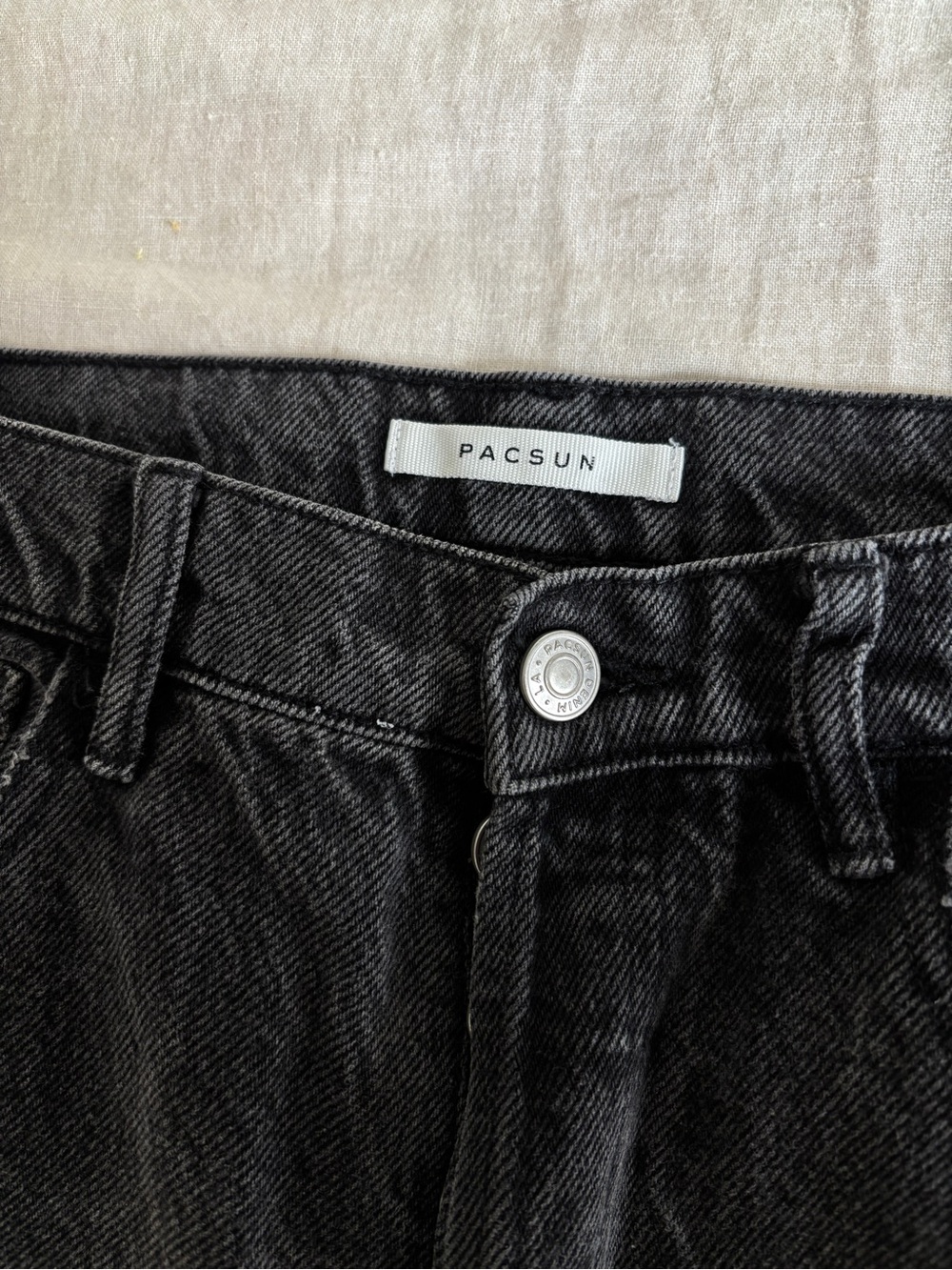 PacSun Black Cut-Out Knee Jeans – Raw Hem Straight Fit (Size 26)